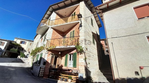 casa indipendente in vendita a Genga in zona Pierosara