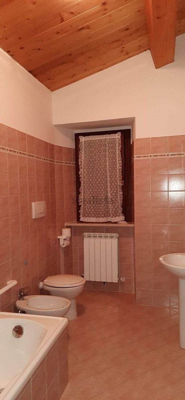 casa indipendente in vendita a Genga