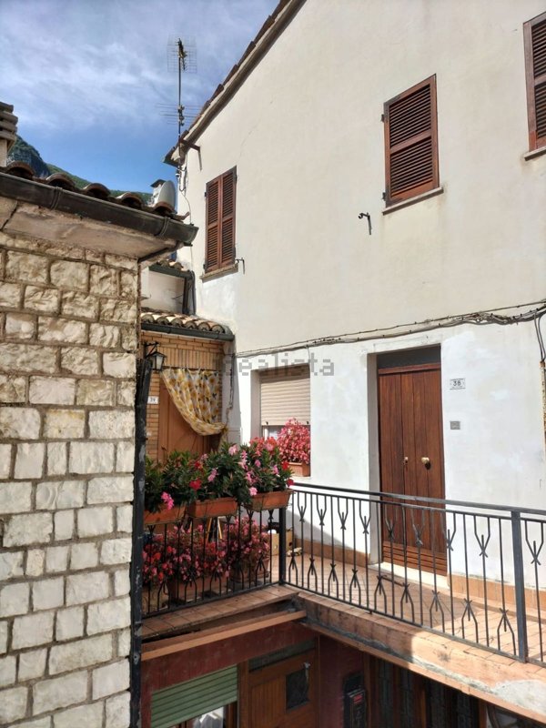 appartamento in vendita a Genga in zona San Vittore