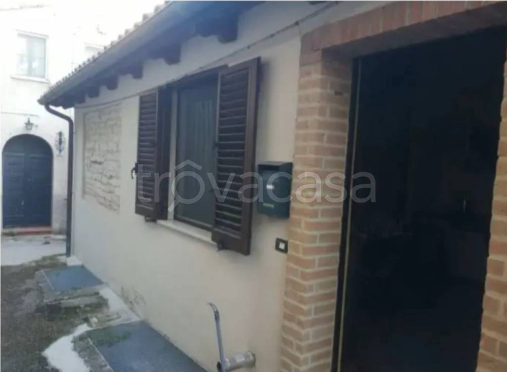 appartamento in vendita a Genga in zona Casamontanara