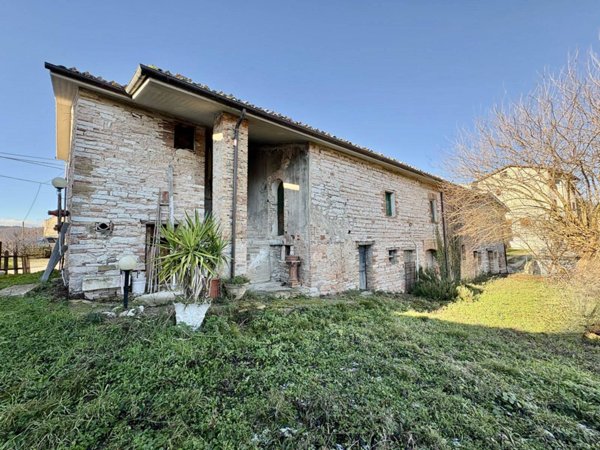 intera palazzina in vendita a Genga in zona Colcello