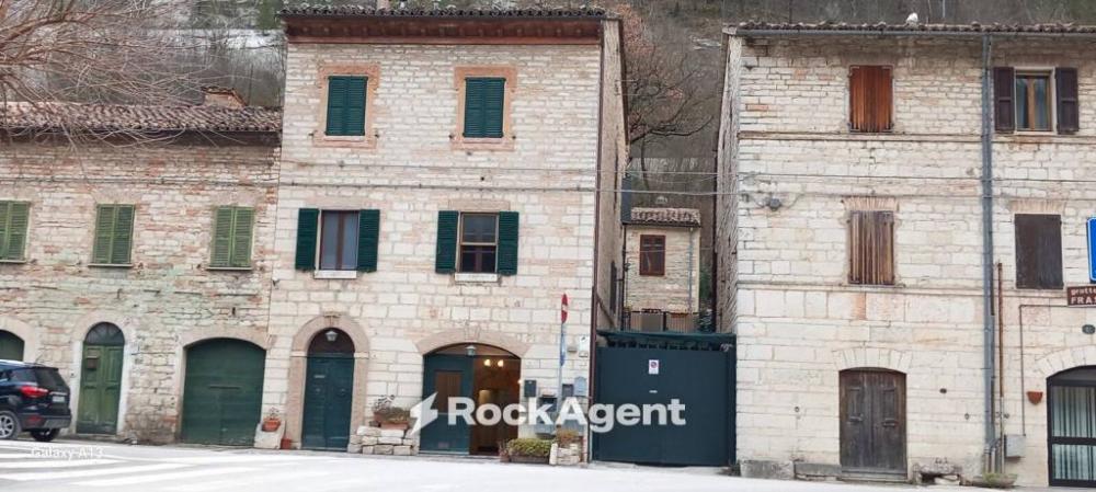 negozio in vendita a Genga in zona Camponocecchio