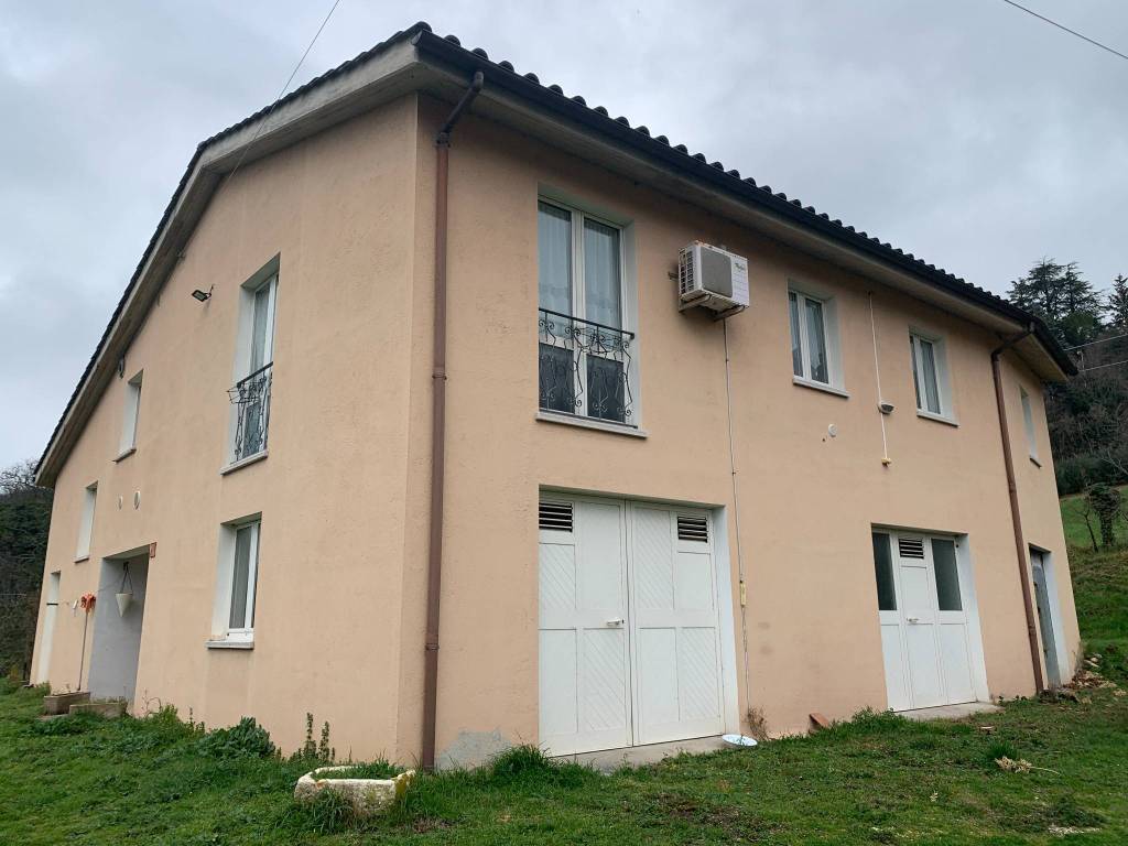casa indipendente in vendita a Genga in zona Monticelli