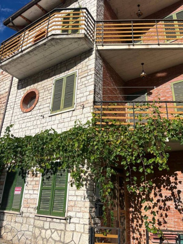 appartamento in vendita a Genga in zona Pierosara