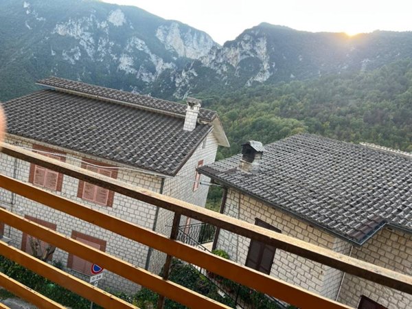 casa indipendente in vendita a Genga in zona Pierosara