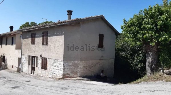 casa indipendente in vendita a Genga in zona Palombare
