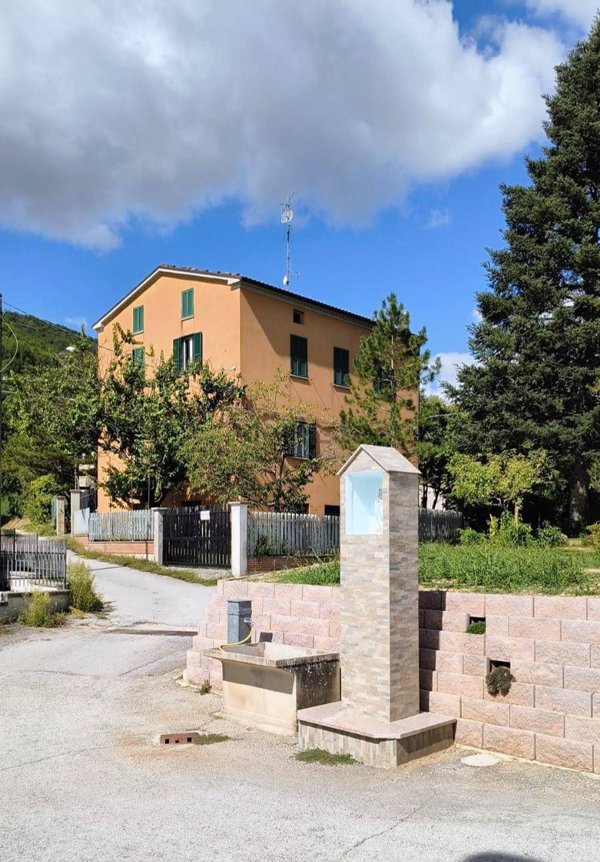 casa indipendente in vendita a Genga in zona Avenale