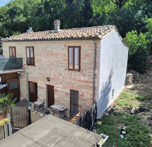 casa indipendente in vendita a Genga in zona Camponocecchio