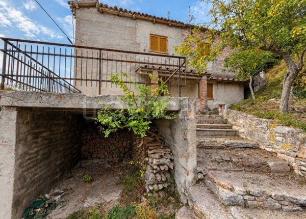 casa indipendente in vendita a Genga