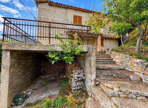 casa indipendente in vendita a Genga