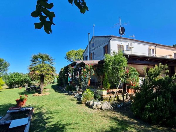 casa indipendente in vendita a Jesi