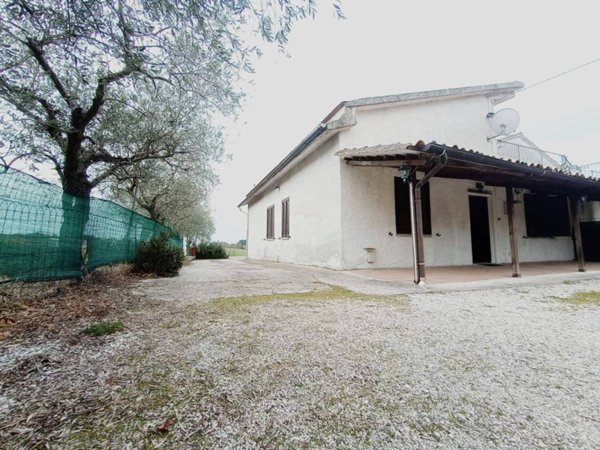 casa indipendente in vendita a Jesi in zona Tabano