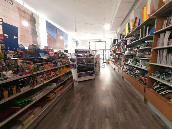 locale commerciale in vendita a Jesi