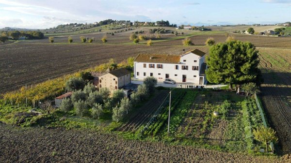 casa indipendente in vendita a Jesi