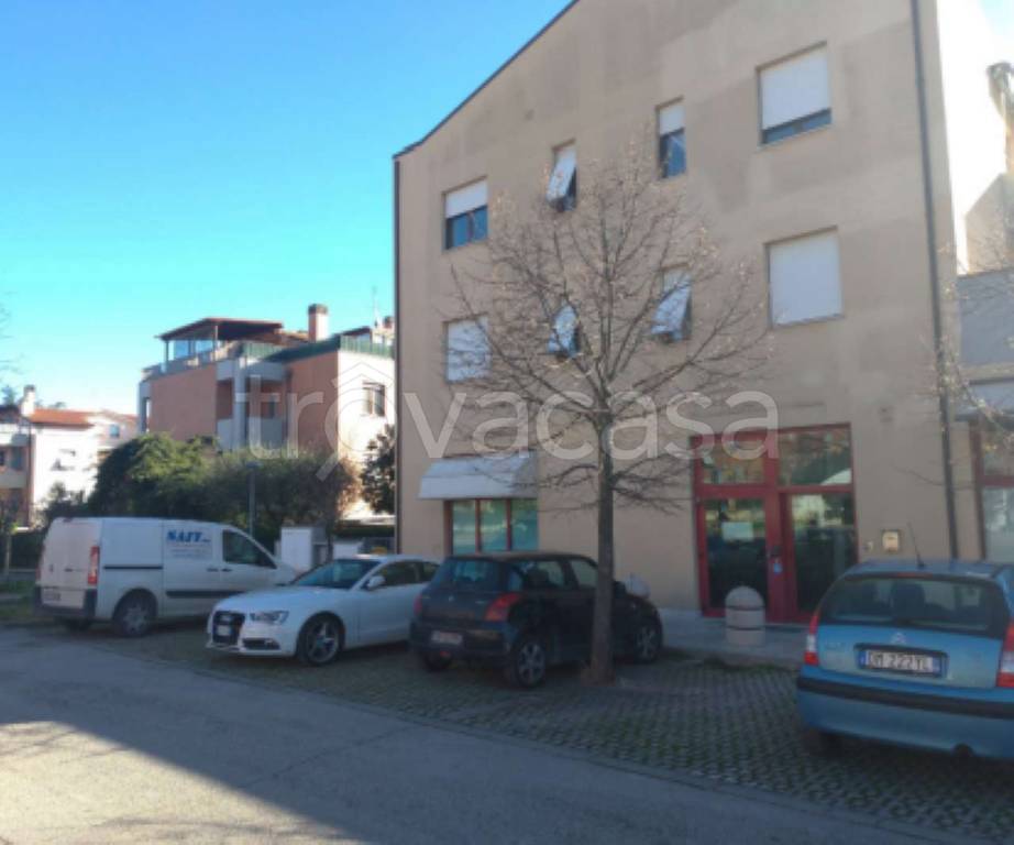 negozio in vendita a Jesi