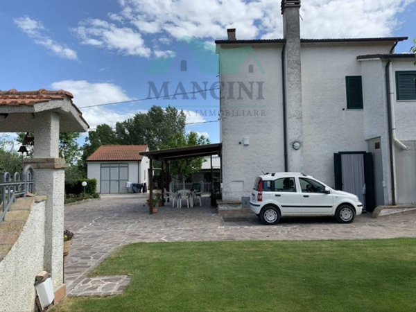 casa indipendente in vendita a Jesi