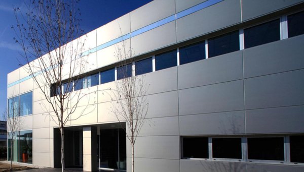 locale commerciale in affitto a Jesi