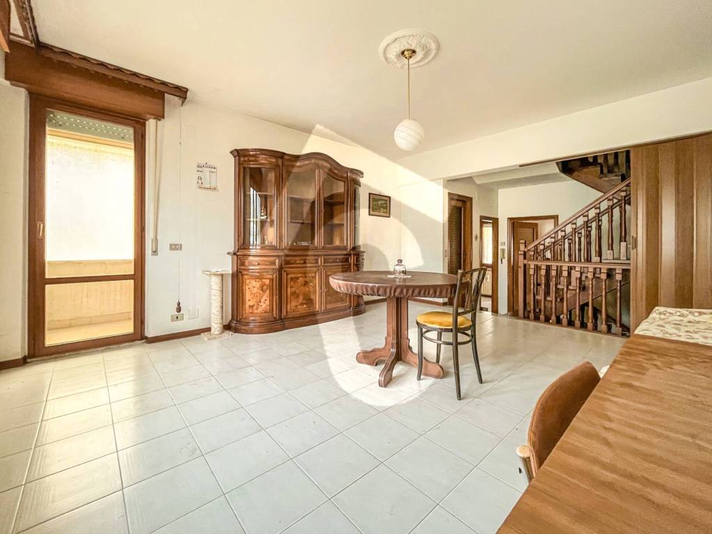 casa indipendente in vendita a Jesi