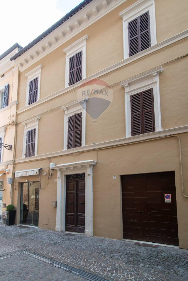 casa indipendente in vendita a Jesi