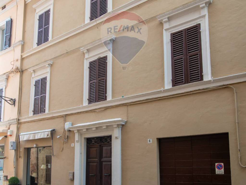 casa indipendente in vendita a Jesi