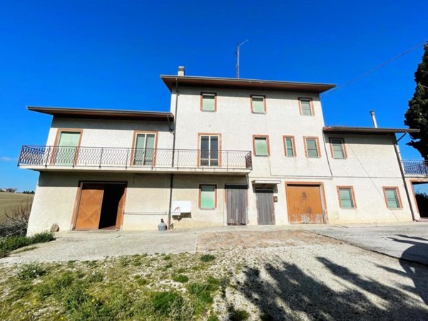 casa indipendente in vendita a Jesi