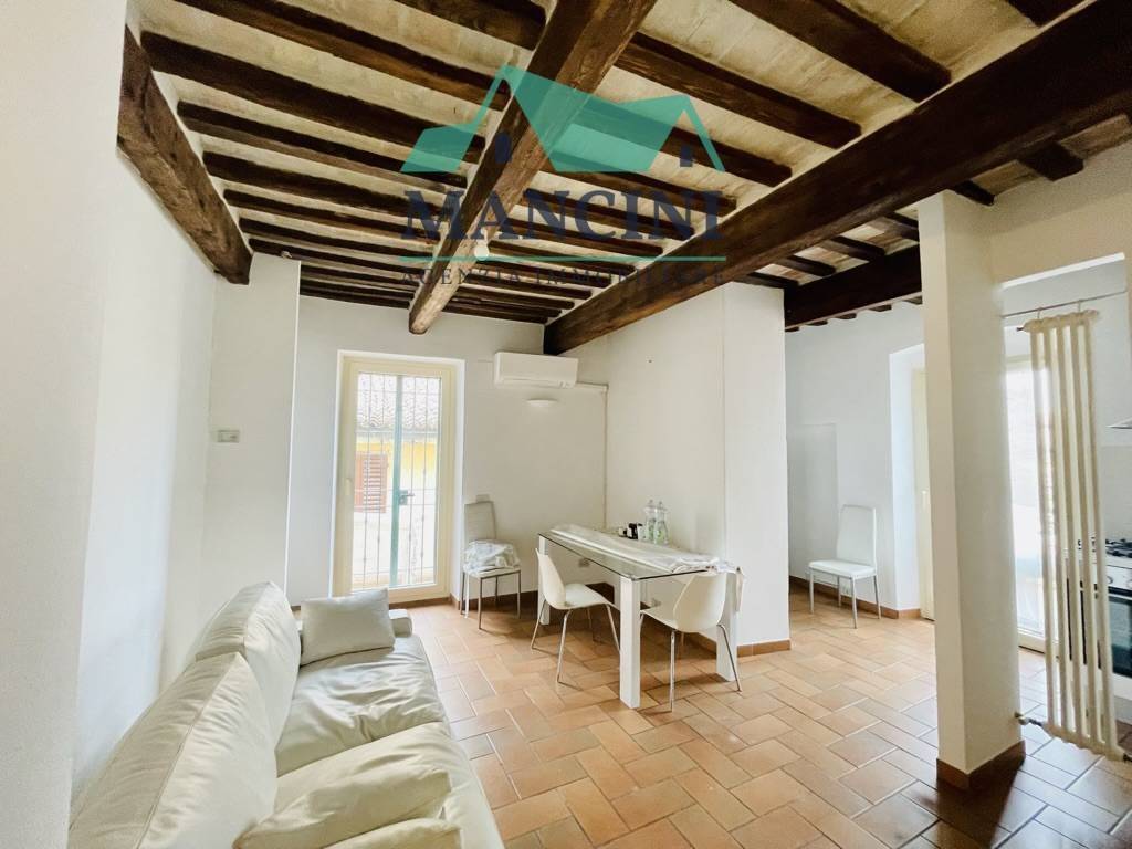 casa indipendente in vendita a Jesi