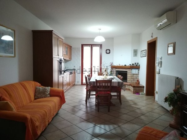 casa indipendente in vendita a Jesi