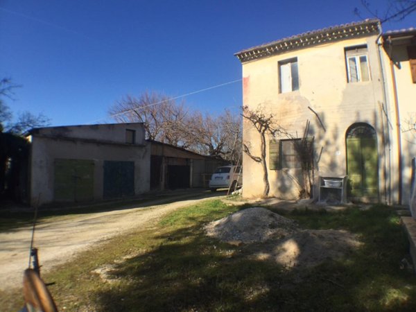 casa indipendente in vendita a Jesi
