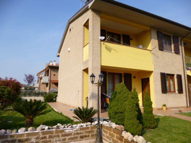 casa indipendente in vendita a Jesi