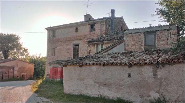 appartamento in vendita a Jesi in zona Tabano