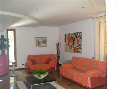 casa indipendente in vendita a Jesi