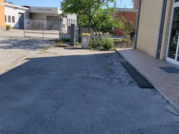 negozio in vendita a Jesi
