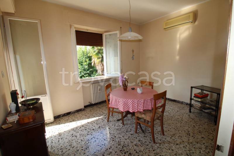 casa indipendente in vendita a Jesi