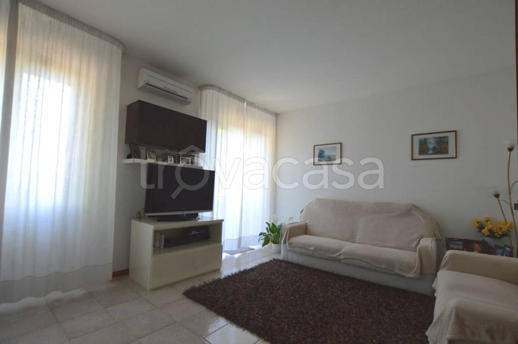 casa indipendente in vendita a Jesi in zona Tabano