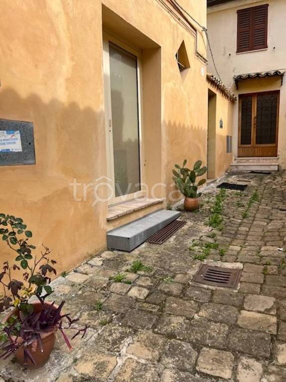 casa indipendente in vendita a Jesi