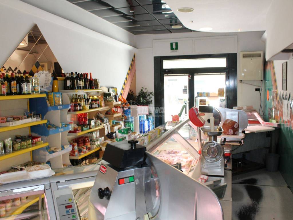 negozio in vendita a Jesi