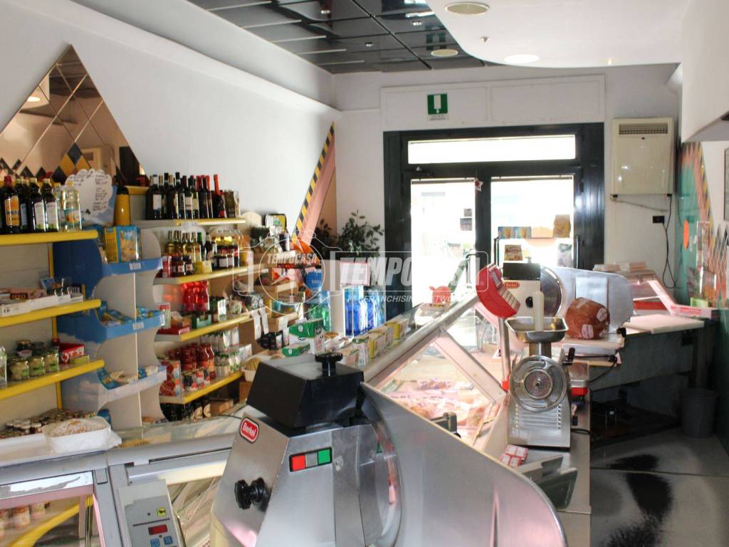 negozio in vendita a Jesi