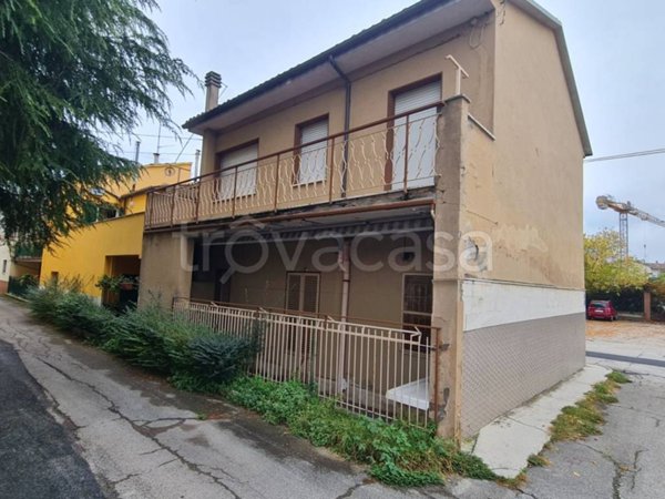 casa indipendente in vendita a Jesi
