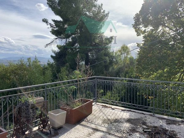 casa indipendente in vendita a Jesi