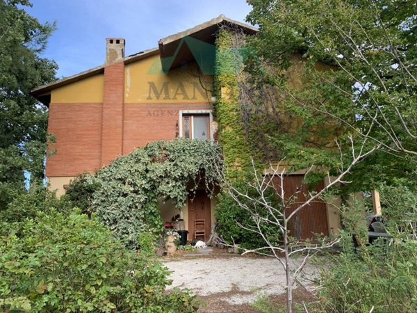 casa indipendente in vendita a Jesi