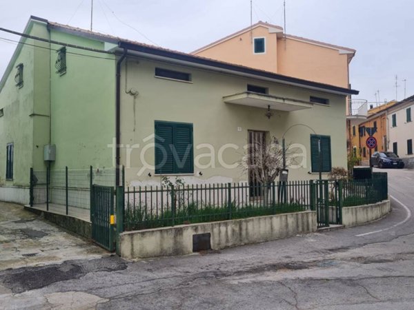 casa indipendente in vendita a Jesi