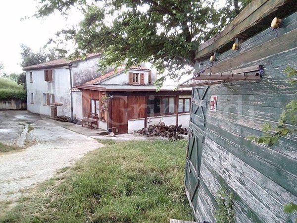 appartamento in vendita a Jesi in zona Mazzangrugno