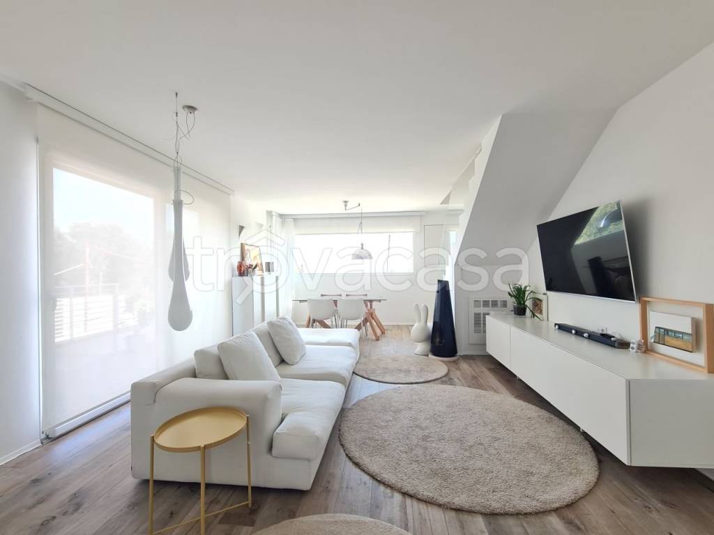 casa indipendente in vendita a Jesi