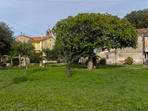 casa indipendente in vendita a Jesi in zona Castelrosino