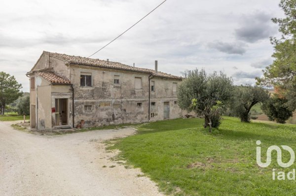 casa indipendente in vendita a Jesi