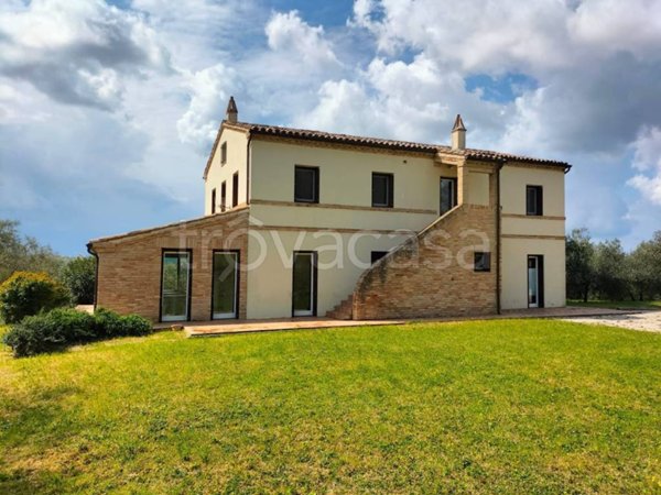 casa indipendente in vendita a Jesi in zona Mazzangrugno