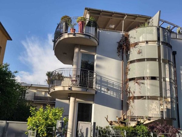 casa indipendente in vendita a Jesi