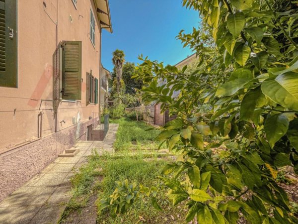 casa indipendente in vendita a Jesi
