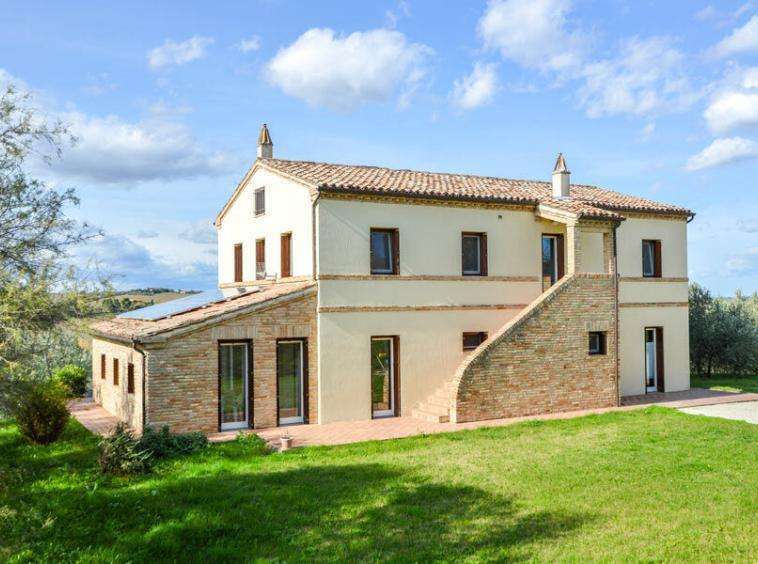 casa indipendente in vendita a Jesi