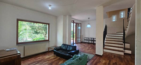 casa indipendente in vendita a Jesi